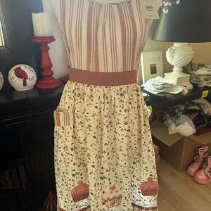 Brand new Cupcake Rose and white Cupcake Apron